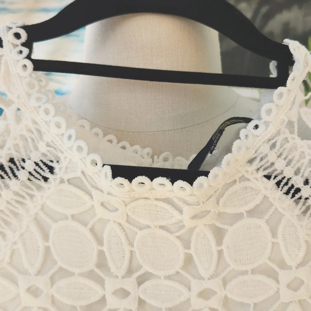 SUZANNE BETRO 💥SALE💥 NWOT   full on heavy set lace sleeveless blouse - Picture 5 of 7